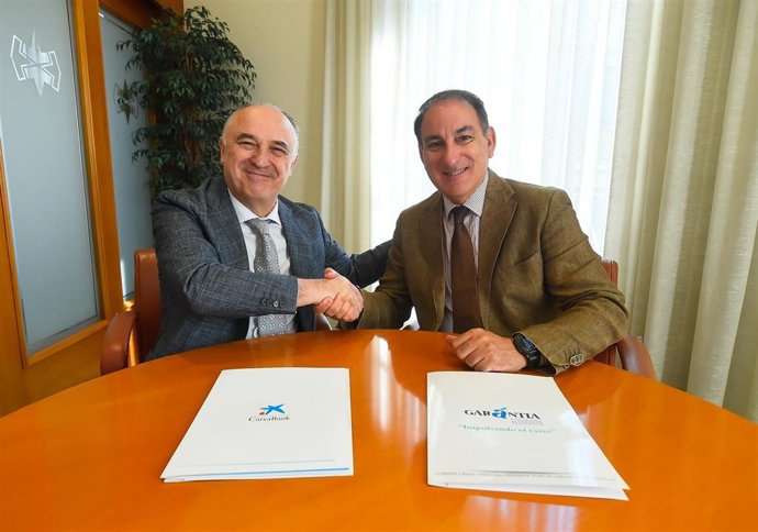 Director territorial de CaixaBank en Andalucía, Juan Ignacio Zafra, y presidente de Garántia, Javier González de Lara.