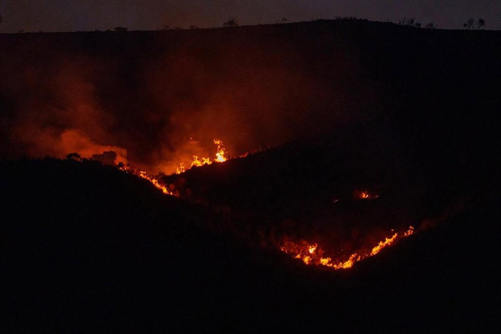 Imágenes nocturnas del incendio forestal de los Gallardos (Almería), a 10 de julio de 2026, en Los Gallardos, Almería, Andalucía (España)