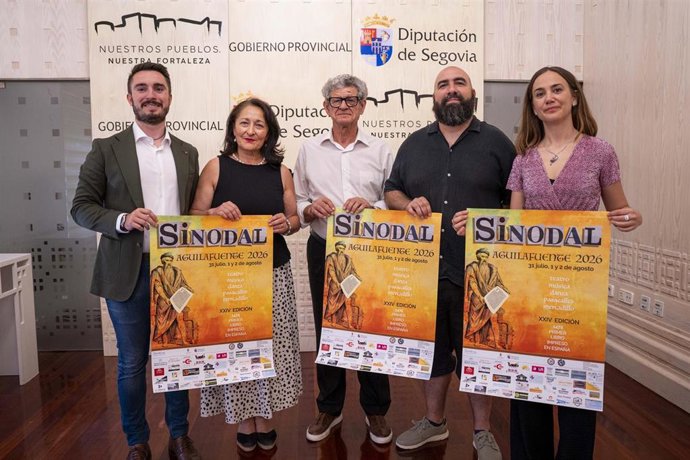 El concejal Samuel Aragón; la diputada Pilar Martín; el presidente de 'El Sinodal', Tomás Conde, y los directores artísticos David Herrero y Clara Gomara.