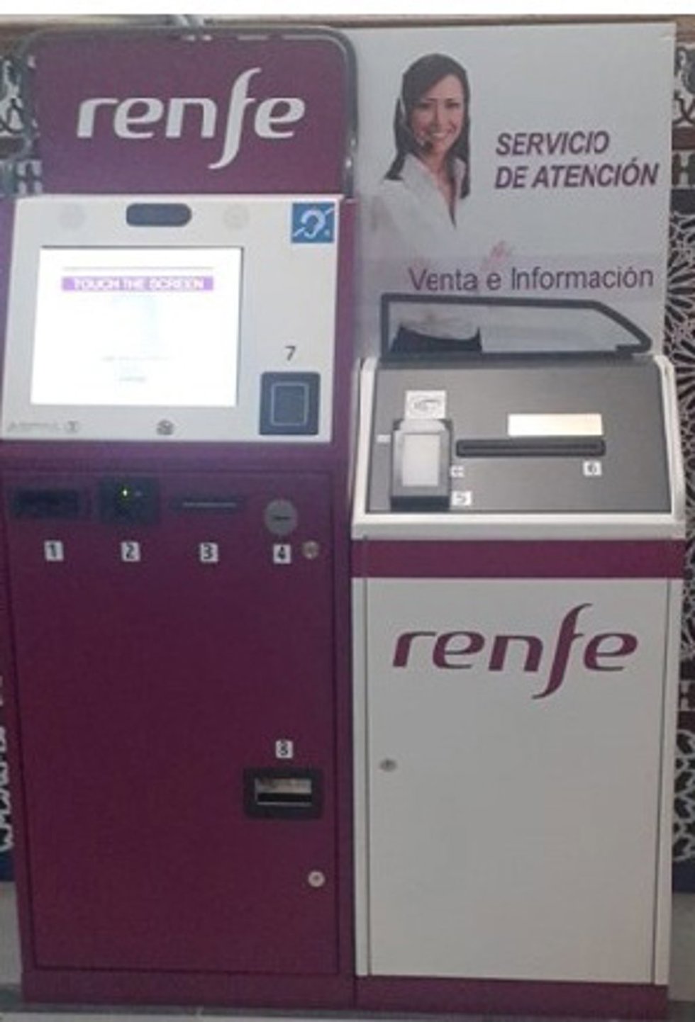 Máquinas de atención personalizada de Renfe.