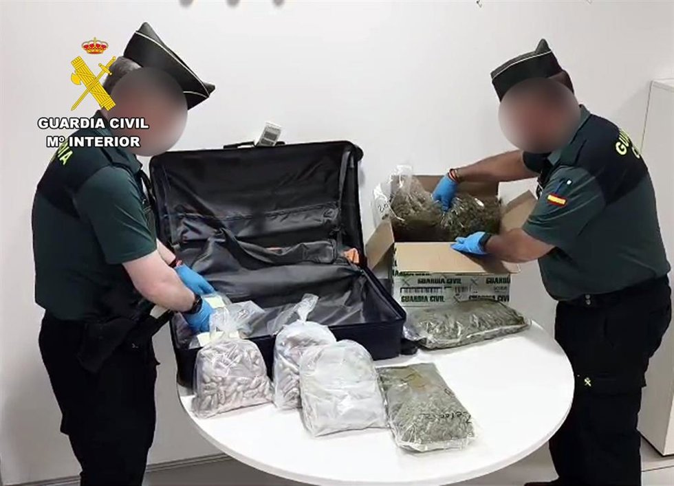 Detenido un pasajero en el aeropuerto de Corvera que pretendía volar a Reino Unido con 15 kilos de droga