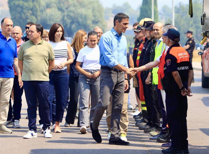 El president del Govern, Pedro Sánchez, visita el lloc de comandament de l'incendi de la Vall d'Uixó 