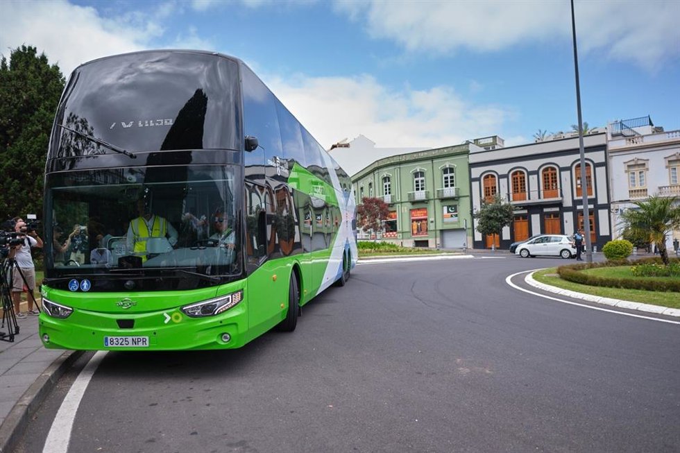 Guagua de dos pisos de Titsa que realizará servicios en el norte de Tenerife