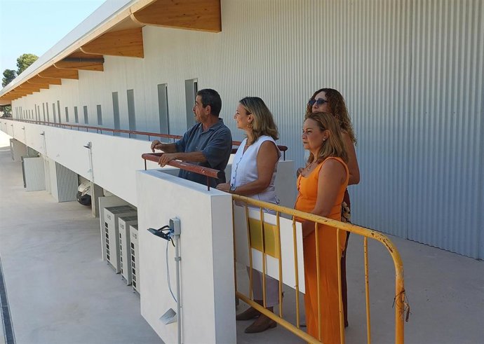 La consejera de Política Social, Familias e Igualdad, Conchita Ruiz, durante la visita a las obras del nuevo centro de día para personas con discapacidad de Churra