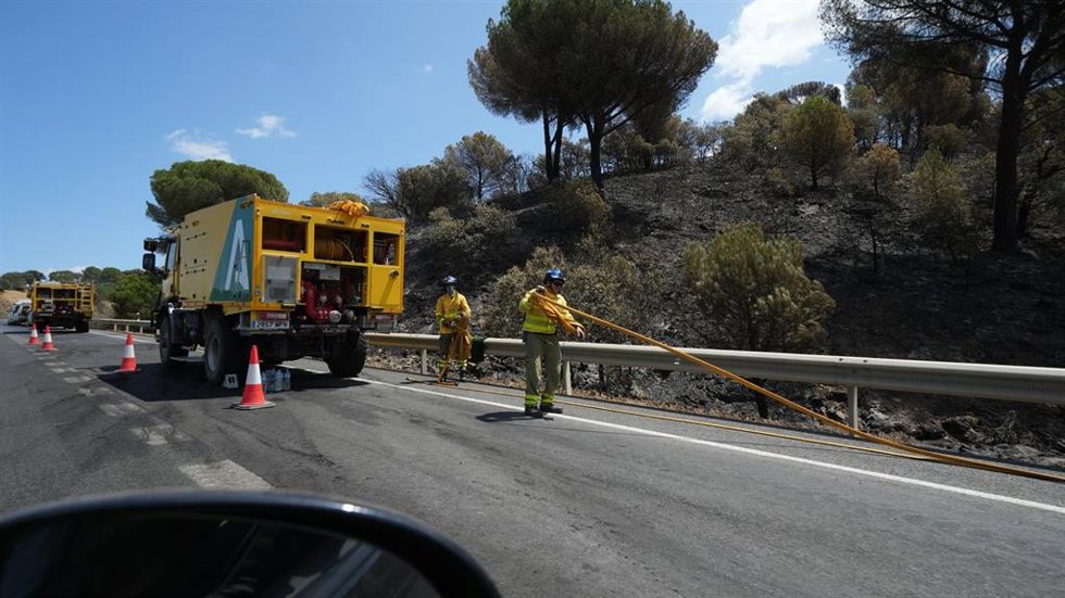 Imagen de efectivos del Plan Infoca en el incendio de Cerro Muriano (Córdoba) a 25 de julio de 2026 en Cerro Muriano (Córdoba, Andalucía, España)