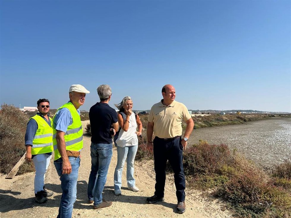 Óscar Curtido en las obras de mejora del sendero Punta del Boquerón.