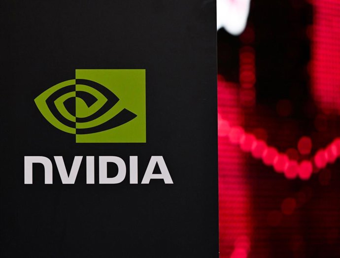 Archivo - 04 February 2026, Bavaria, Munich: The NVIDIA logo is seen during a press conference at the opening of Telekom and NVIDIA's AI factory "Industrial AI Cloud". According to the companies, the data center is one of the largest AI factories in Europ