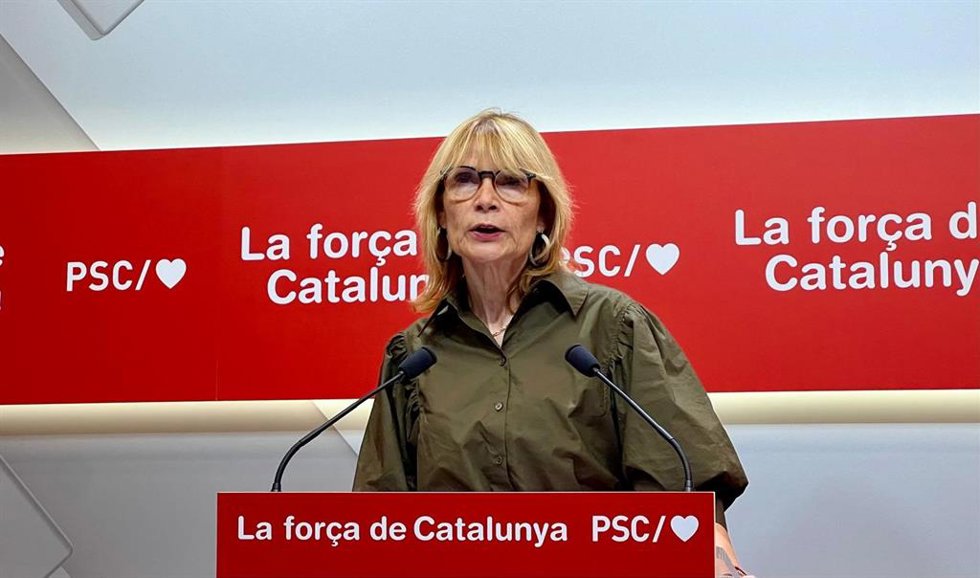 La viceprimera secretaria y portavoz del PSC, Lluïsa Moret, en una rueda de prensa este lunes