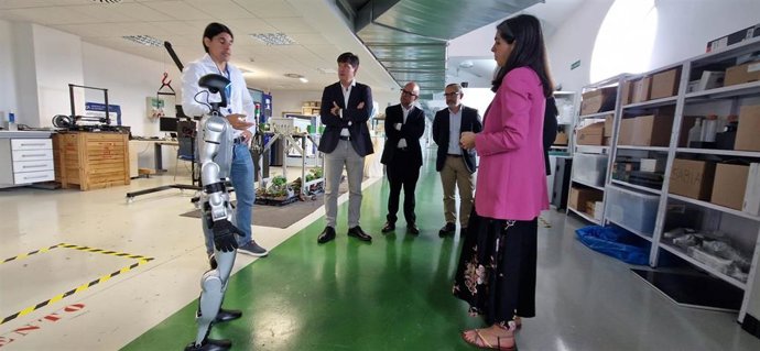 Visita del consejero de Ciencia, Industria y Empleo del Principado de Asturias, Borja Sánchez, a las instalaciones de Idonial.
