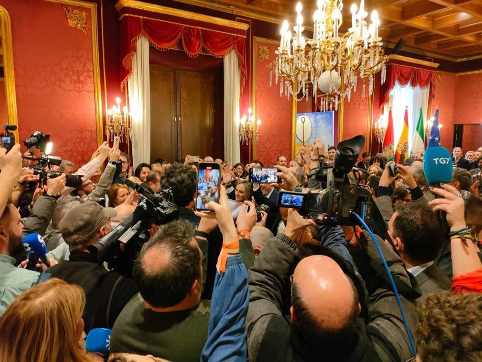 Archivo - Expectación en el Salón de Plenos del Ayuntamiento de Granada tras la elección como finalista de la ciudad de Granada para la Capitalidad 2031.