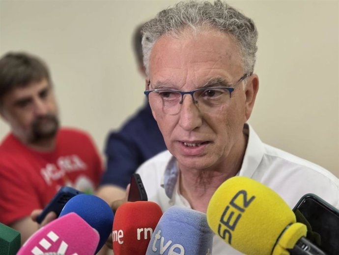 El delegado del Gobierno en Extremadura atiende a los medios de comunicación