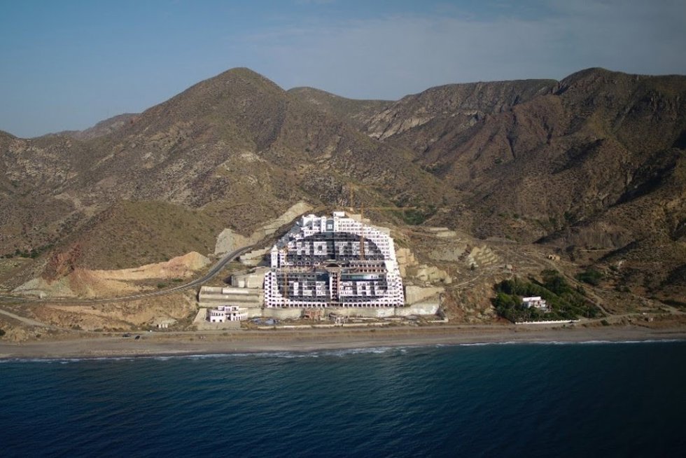Hotel de El Algarrobico, en Carboneras (Almería).