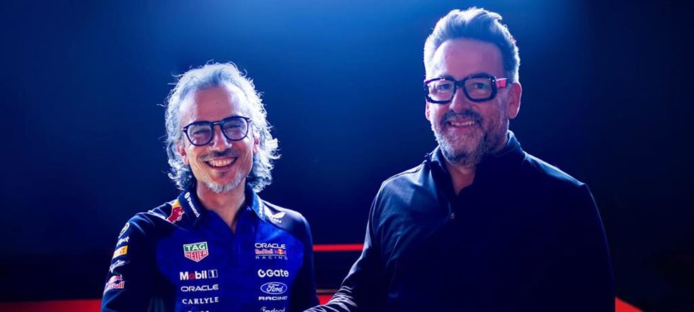 El nuevo director del programa de cantera de Red Bull, Gwen Lagrue (derecha), junto al director ejecutivo y jefe de equipo de la marca austriaca, Laurent Mekies, (izquierda) en el anuncio del fichaje.
