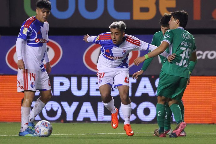 Futbol, Audax Italiano vs Universidad de Chile Fecha 16, Liga de Primera 2026. El jugador de Universidad de Chile Lucas Assadi, es fotografiado durante un partido de primera contra Audax Italiano disputado en el estadio Bicentenario La Florida en