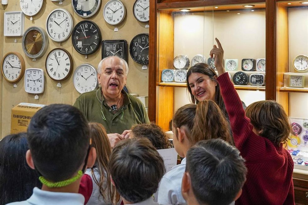 Archivo - Más de 300 alumnos de Palma participan en un programa para fomentar el comercio de proximidad.
