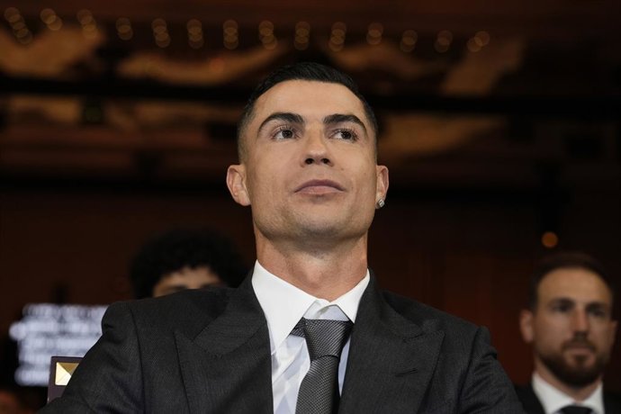 Archivo - Cristiano Ronaldo during the Globe Soccer Awards 2025- 16h edition. In Dubai, UAE - Sport Soccer - December 28, 2025 (Photo by Fabio Ferrari/LaPresse),Image: 1062021054, License: Rights-managed, Restrictions: * Belgium, Italy and Netherlands Rig
