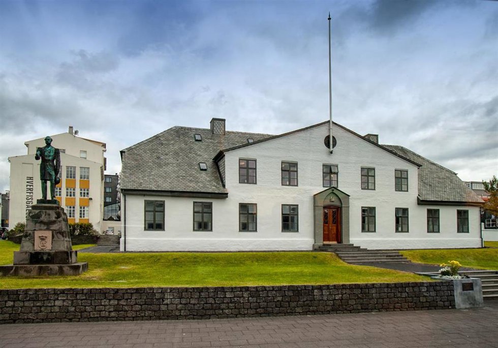 Archivo - El edificio del Gobierno de Islandia en Reikiavik