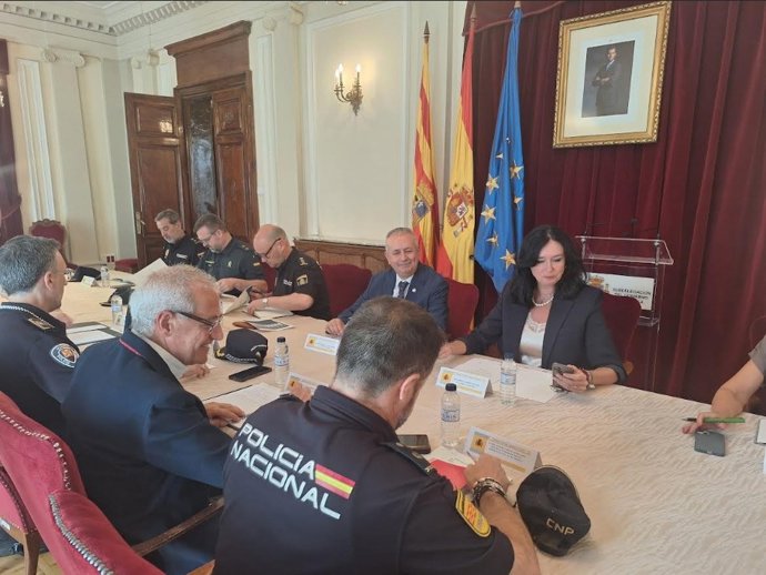 Reunión de la Junta de Seguridad de Huesca de cara  a las Fiestas de San Lorenzo