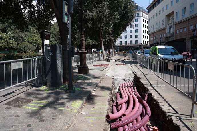 Obras de abastecimiento de la red en la Plaza del Duque de Sevilla