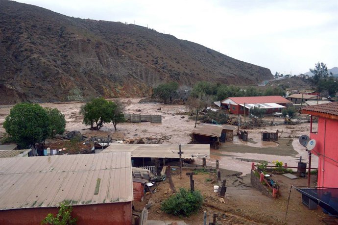 La Serena, 21 de julio de 2026. El pueblo de Islon ubicado a 10 km aproximadamente de La Serena fue azotado con un segundo aluvion en la misma semana debido a la activación y crecida de las quebradas por el temporal que afecta al lugar. Alejandro