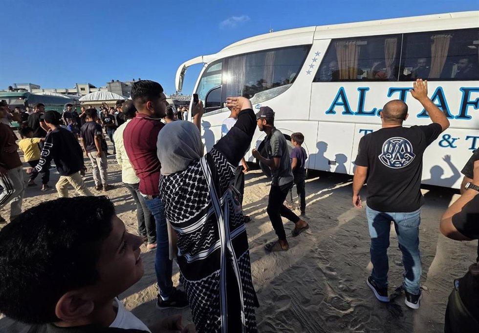 Presos palestinos liberados hacia la Franja de Gaza