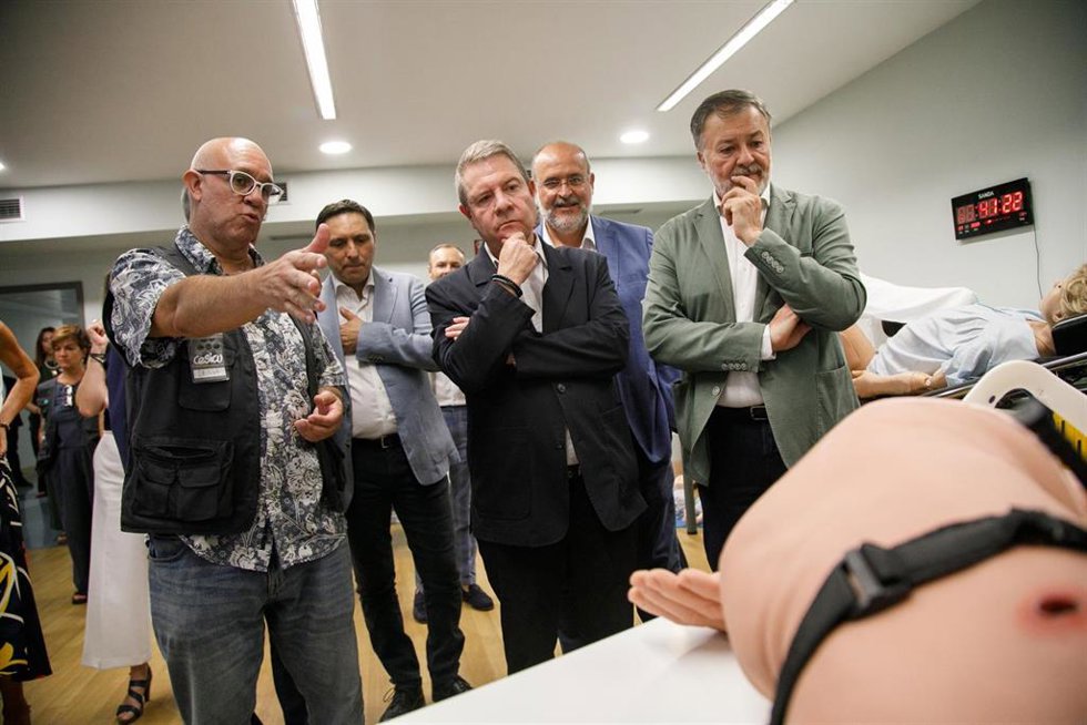 El presidente autonómico, Emiliano García-Page, visita el Centro de Simulación e Innovación de Cuenca (CESICU).