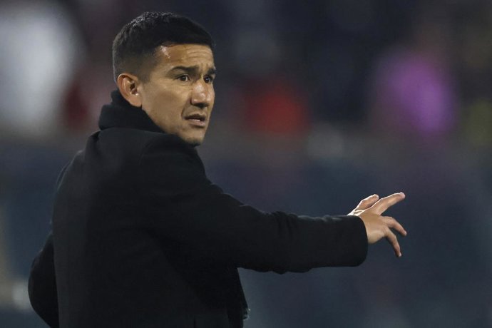 Futbol, Colo Colo vs Deportes Limache. Fecha 16, Liga de Primera 2026. El entrenador de Deportes Limache Victor Rivero es fotografiado durante el partido de la Liga de Primera contra Colo Colo disputado en el estadio Monumental de Santiago,