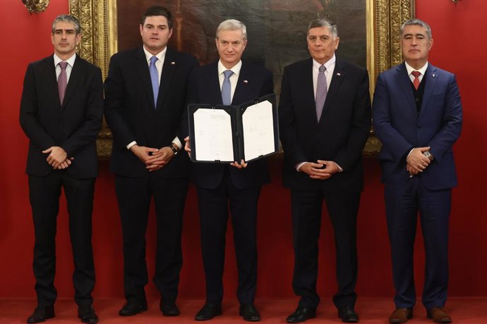Santiago 27 de julio 2026. El Presidente de la Republica, Jose Antonio Kast, anuncia proyecto de ley de Reforma Constitucional, que incorpora una nueva causal de cesacion en el cargo de autoridades en caso de consumo de drogas. Dragomir Yankovic/Aton