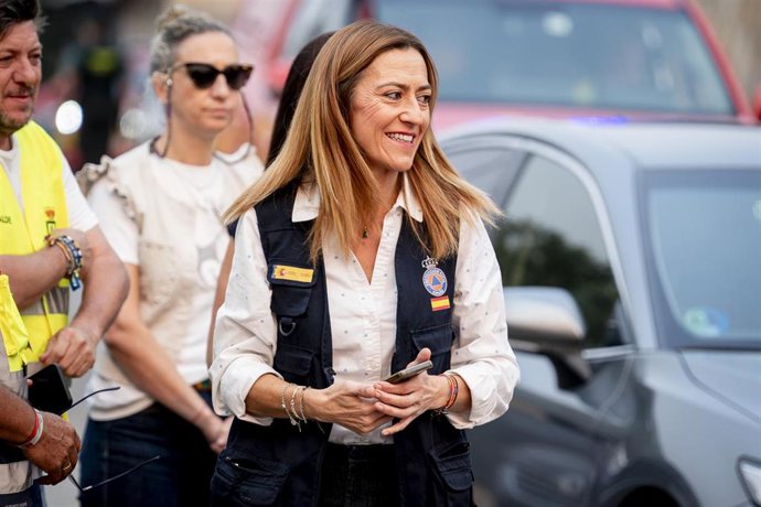 La secretaria general de Protección Civil y Emergencias, Virginia Barcones, en el Puesto de Mando Avanzado de la zona afectada por los incendios forestales de la sierra oeste, a 25 de julio de 2026, en Cenicientos, Madrid (España). 
