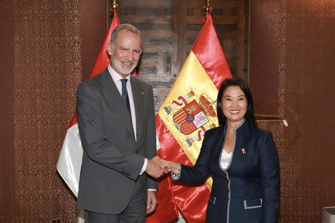 El Rey Felipe VI junto ala presidenta electa de Perú, Keiko fujimori
