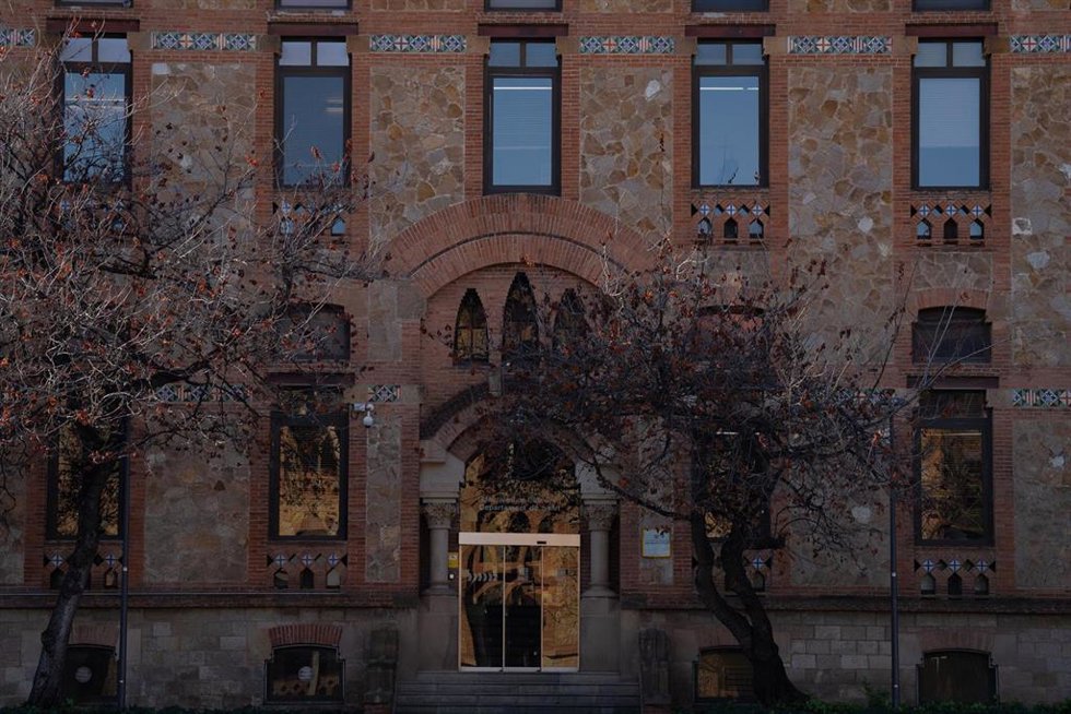 Imagen de archivo - Fachada de la Conselleria de Salud en Barcelona, Catalunya (España).