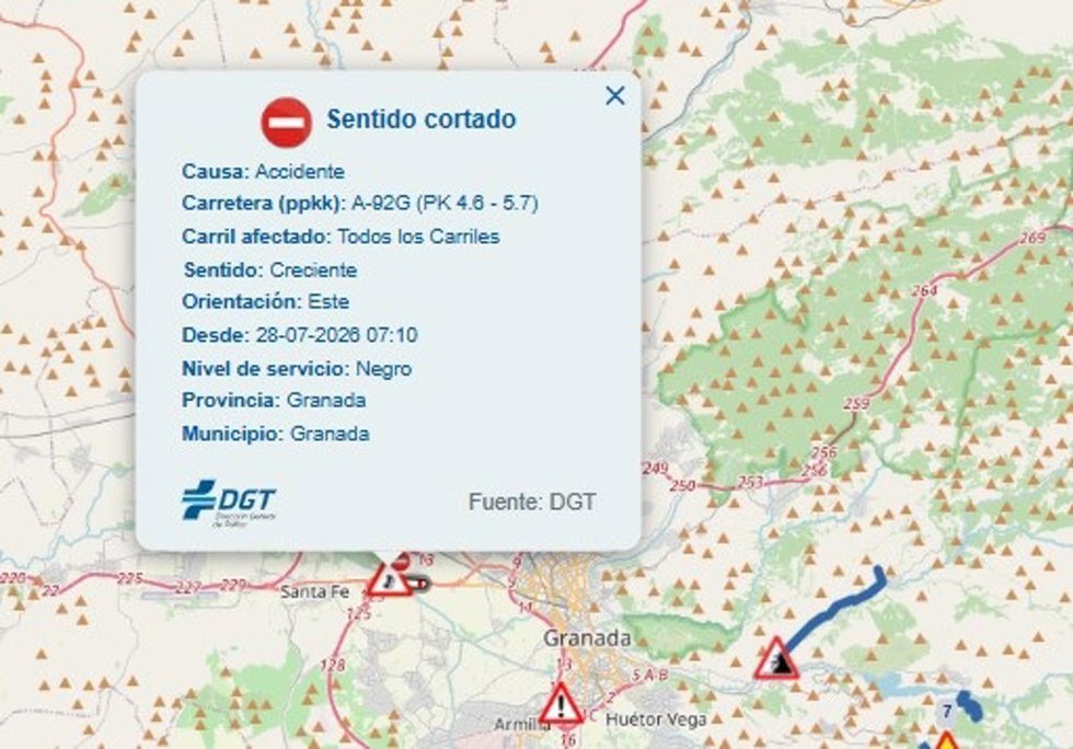 Cortada al tráfico la A-92G por el accidente de un camión a la altura de Santa Fe