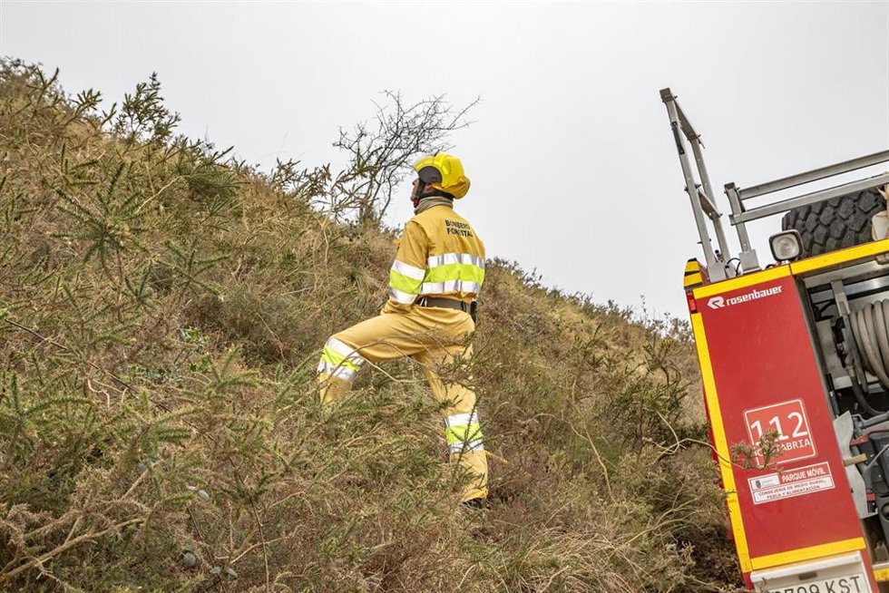 Archivo - Cantabria activa el nivel 2 del operativo contra incendios forestales ante el aumento de temperaturas