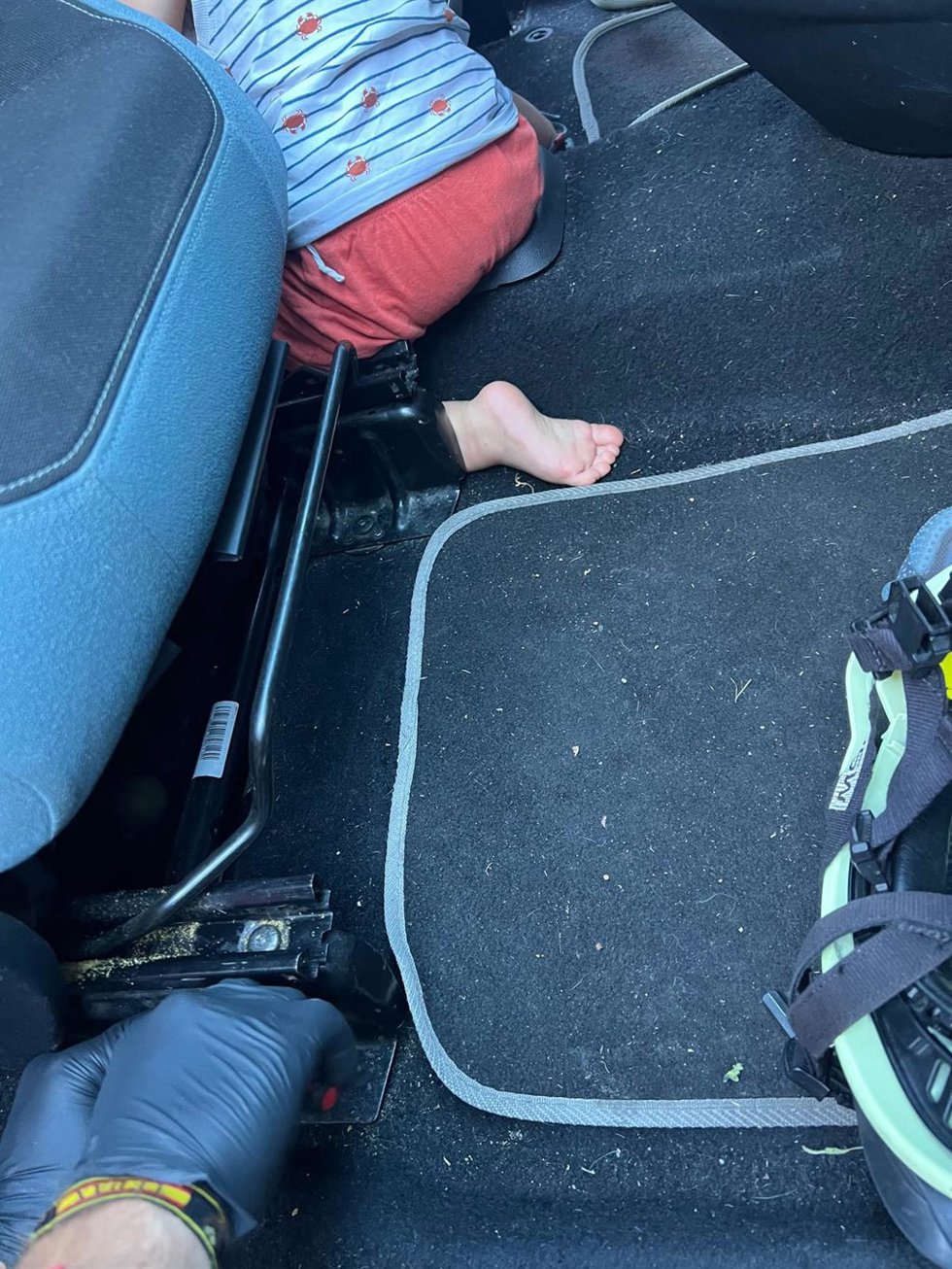 Liberado un niño que quedó atrapado por un pie en el freno de mano de un coche en Vega de Liébana