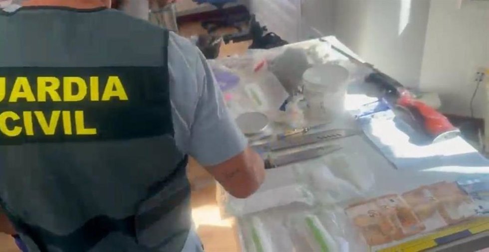La Guardia Civil de Navarra desmantela un punto de venta de drogas e interviene diferentes sustancias enuna localidad de la Merindad de Tudela.