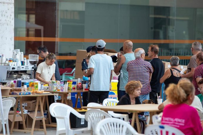 Personas alojadas en Talavera tras ser evacuadas de sus municipios por los incendios en el Valle del Tiétar y la Sierra de San Vicente.