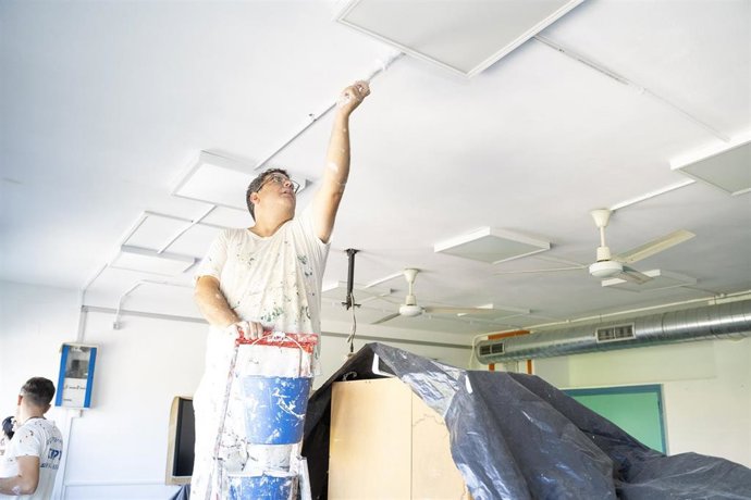 Inicio de los trabajos de pintura en los colegios públicos.