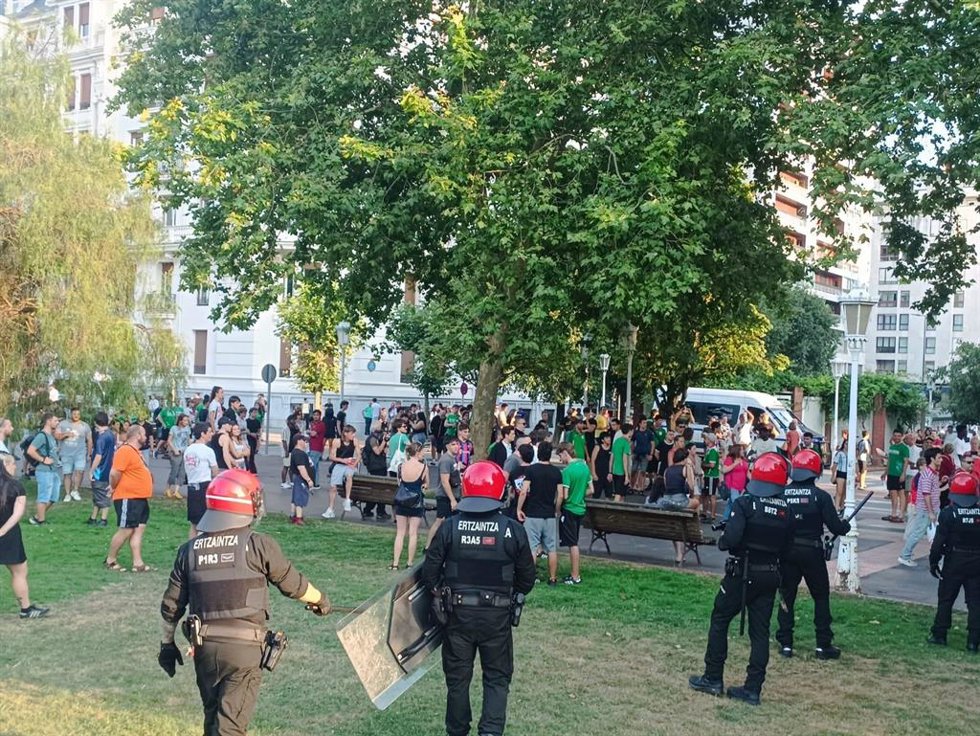 Incidentes en las inmediaciones del parque de Doña Casilda