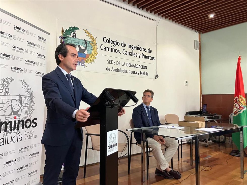 El consejero de Fomento y Movilidad, Mario Muñoz-Atanet, en Granada. (Foto de archivo).