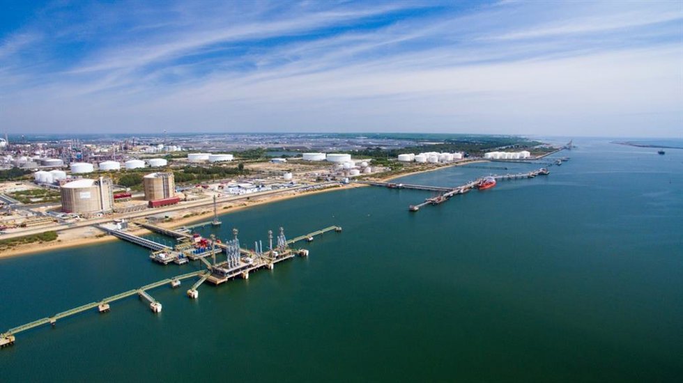 Archivo - Vista aérea del puerto de Huelva.