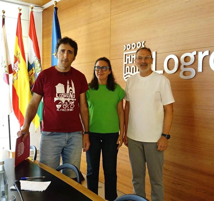 Alvaro Foncea, Amaia Castro y Rubén Antoñanzas, en la comparecencia ante los medios