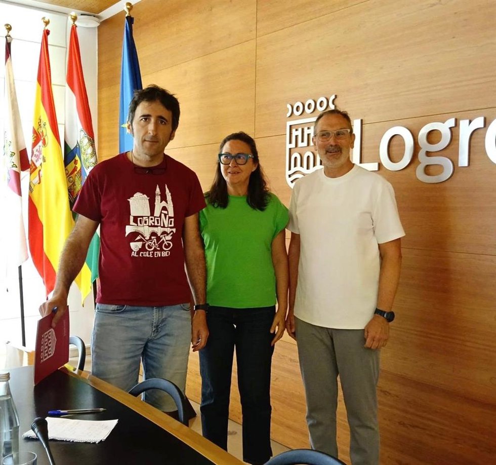 Alvaro Foncea, Amaia Castro y Rubén Antoñanzas, en la comparecencia ante los medios