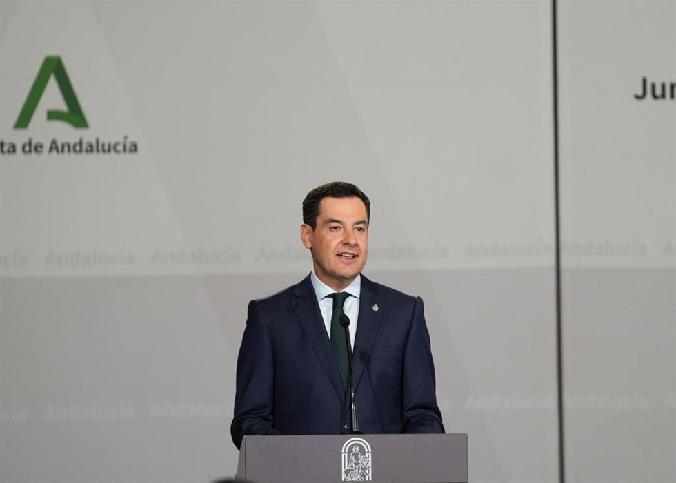 El presidente de la Junta de Andalucía, Juanma Moreno, interviene en el acto de toma de posesión de los delegados provinciales del Gobierno andaluz. A 24 de julio de 2026 en Sevilla (Foto de archivo).