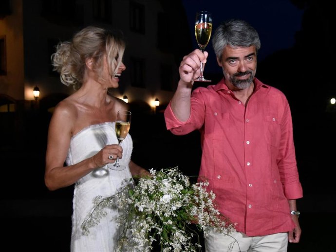 Luis Enríquez planta cara a las críticas por su look de boda con Susanna Griso