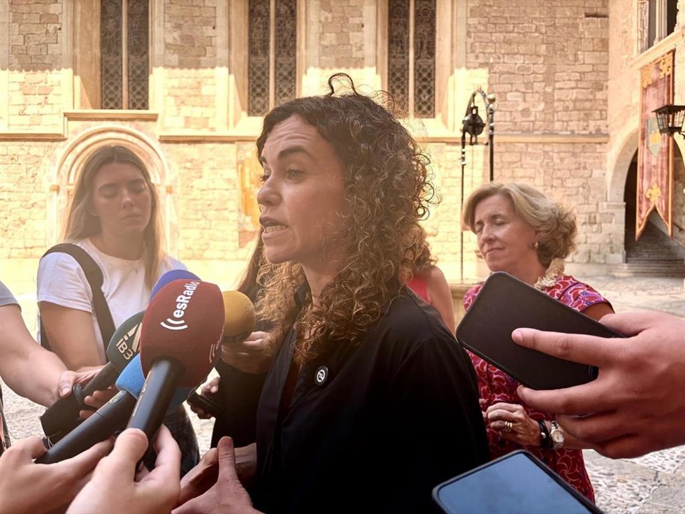 La secretaria de Estado de Turismo, Rosario Sánchez, en el Palacio de la Almudaina, Palma (Mallorca).
