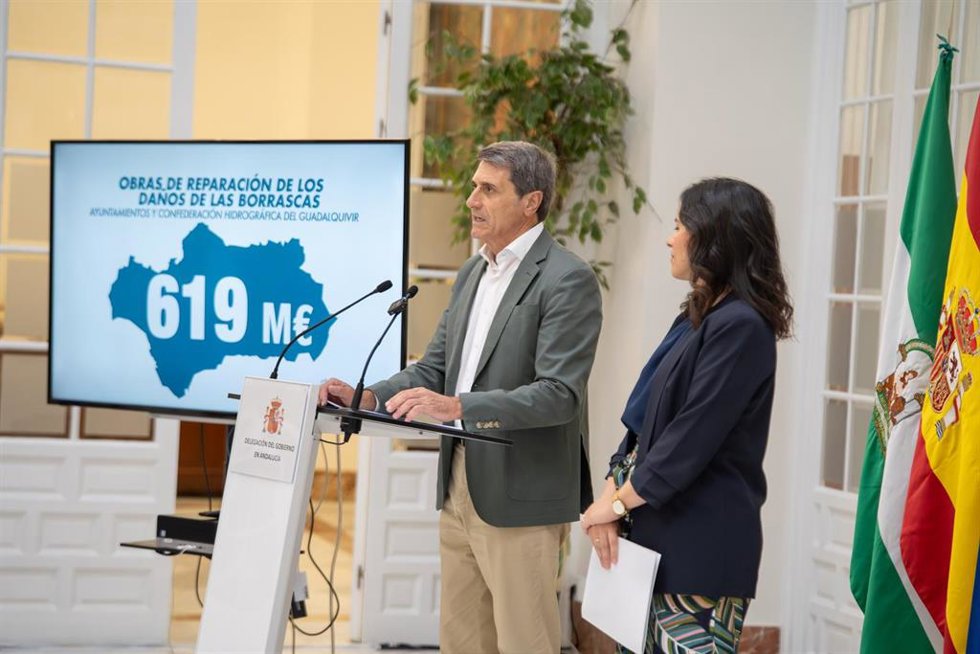 El delegado del Gobierno en Andalucía, Pedro Fernández, en rueda de prensa.