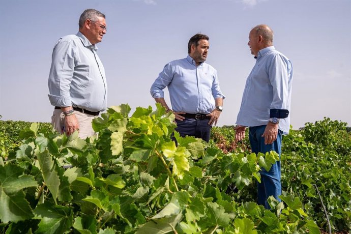 Núñez reclama ampliar la Directiva Marco del Agua para evitar el cierre del 70% de los pozos de La Mancha