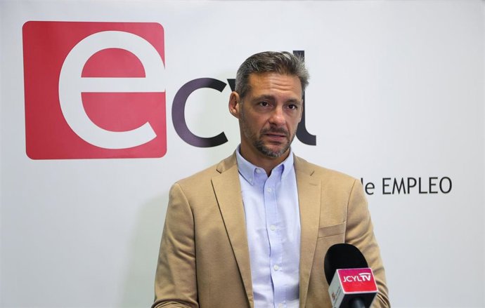 El gerente del Servicio Público de Empleo de Castilla y León, Jesús Blanco, analiza los datos de la EPA