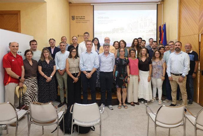 Representantes de las entidades participantes en la estrategia GOIB-Data.