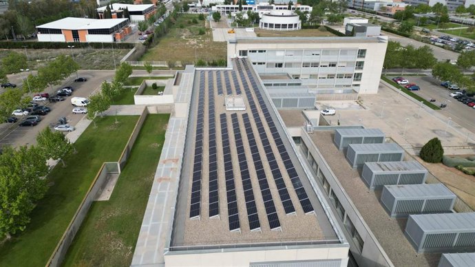 El campus de la Universidad de Zaragoza refuerza el autoconsumo y la producción fotovoltaica de la Universidad alcanzó en 2025 unos 934.000 kWh, alrededor del 5 % de su consumo eléctrico, cifra que se incrementará en 2026.
